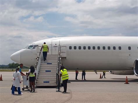 Primer vuelo de EE UU con migrantes irregulares llegó a Cuba Cuba