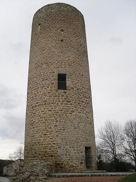 Château des Comtes de Forez restes de l ancien à Cleppé PA00117470