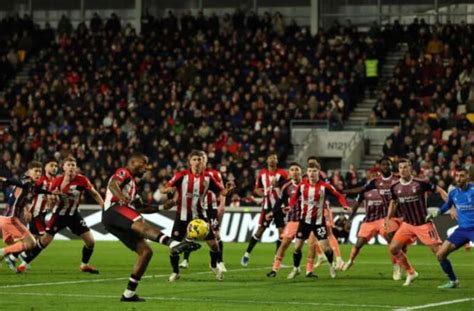 Na Volta De Tooney Brentford Vence E Acaba Jejum De Sete Jogos