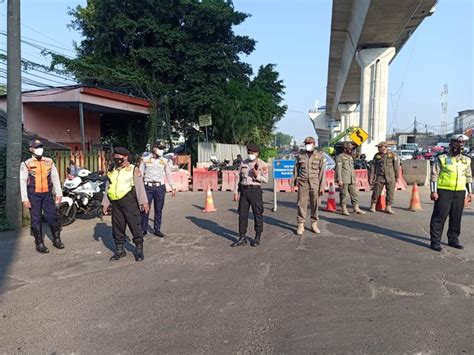 Foto Foto Ppkm Darurat Hari Pertama Di Jakarta