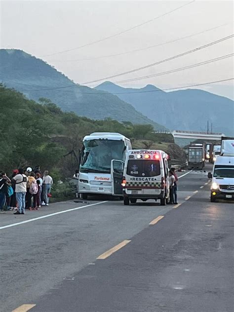 Choque De Autobús En Autopista Siglo Xxi Deja Siete Lesionados