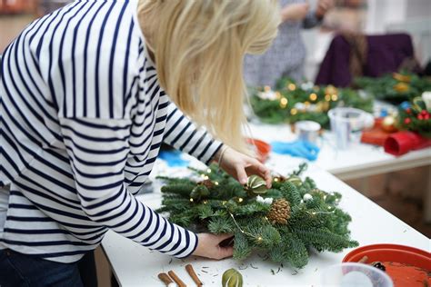 Book Your Christmas Wreath Making Workshop At Hillier