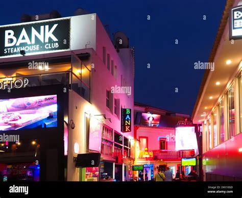 Nightlife in Albufeira at the Algarve coast of Portugal Stock Photo - Alamy