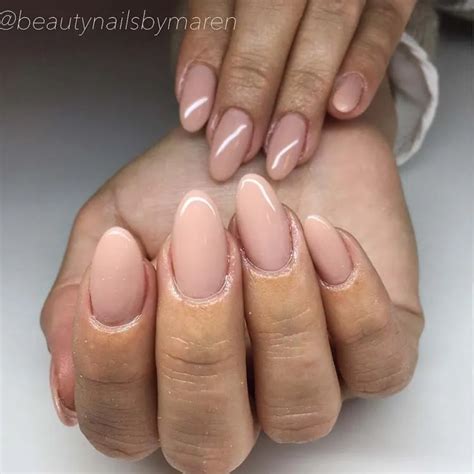 Nail Art modèles de sublimes manucures nude Public