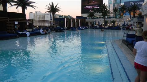 Cosmopolitan of Las Vegas | Cosmopolitan las vegas, Pool, Las vegas