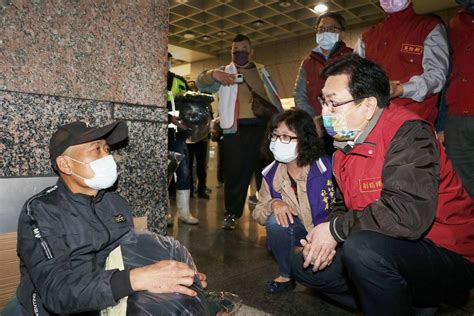 氣溫急降 新北啟動關懷機制 劉和然副市長夜訪街友送禦寒物資 勁報 Line Today