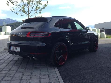 Porsche Macan Stanced on Custom Vossen Wheels - autoevolution