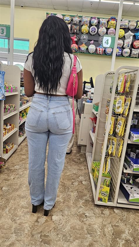 ABSOLUTE GORGEOUS EBONY FAT ASS W Nice Pedi Tight Jeans Forum