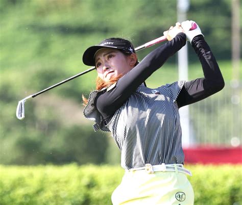 臼井麗香が大会コース新記録の63で首位浮上 熱いバーディー合戦 4位浮上の河本結は「優勝スコアは25アンダー」と予想 ライブドアニュース