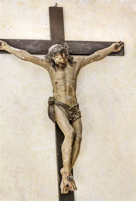 Figura Jesucristo Crucificado En Una Cruz De Madera 2022