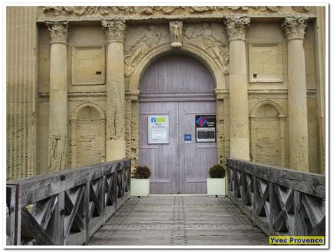 84 La Tour d Aigues RandoCool Une boucle Le château Flickr