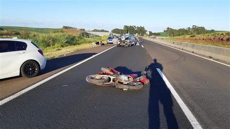 Motociclista Que Pilotava Na Contram O Da Br Morre Ap S Bater