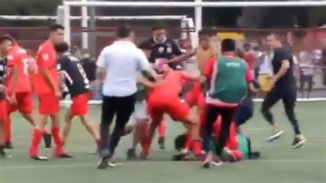 V Deo Brutal Pelea Entre Jugadores De Dos Equipos En La Tercera