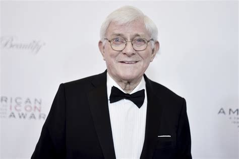 Tv Talk Show Pioneer Phil Donahue Dies At 88 Waka 8