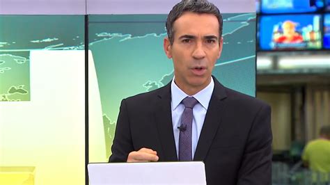 C Sar Tralli Fica Perdido E Entra Atrasado No Jornal Hoje Assista