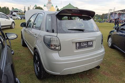 Foto Suzuki SX4 Hapus Aura Crossover Demi Gaya Elegan Halaman 2