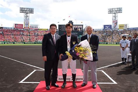 阪神タイガース On Twitter 18日月･祝、阪神甲子園球場で開催した対広島戦の試合前に、鳥谷敬選手の公式戦通算2000本安打