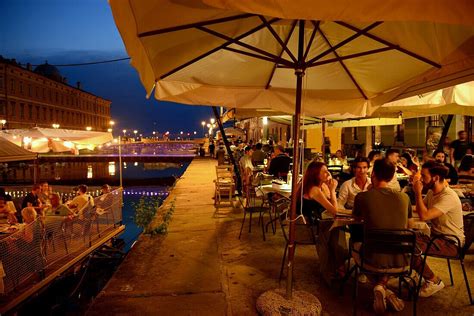 Restaurant Am Canale Grande Triest Bild Kaufen Lookphotos