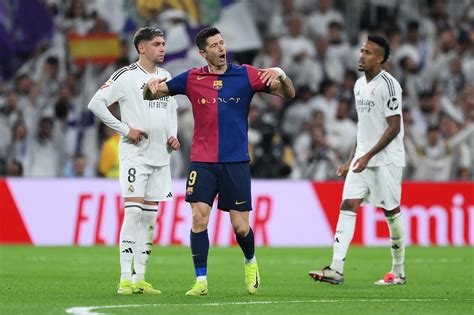 Robert Lewandowski Hails Barcelona Teammate S Assist Vs Real Madrid