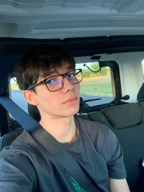 Vato Con Lentes Xd Foto En Carro Samuel Wattpad Cute Girls With