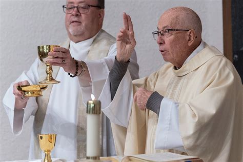 First Deaf Priest In U S Visits Minnesota Parish Inspires Jesuit