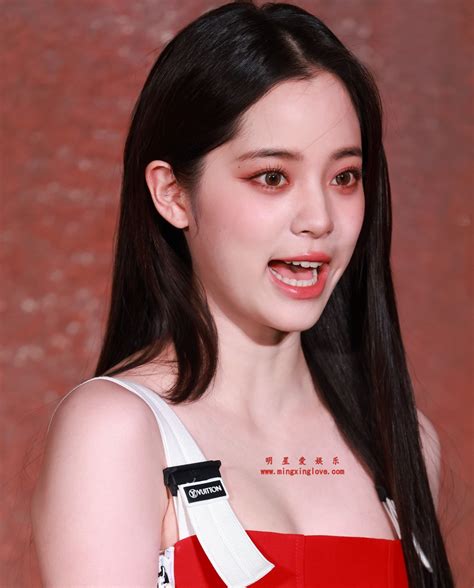 欧阳娜娜参加某品牌发布会现场花絮照片，性感吊带裙，高清8K分辨率原图无修生图下载（至尊）