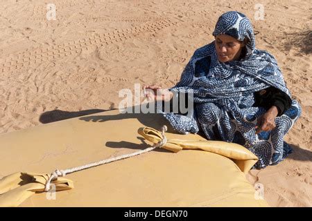 A Mauritanian woman in traditional clothing Nouakchott Mauritania Stock ...