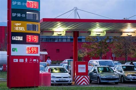 La Réduction De La Ristourne Sur Le Carburant Provoque Une Ruée Vers