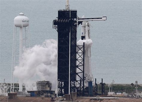 Nasa Scrubs Launch Of The Spacex Falcon 9 Rocket And Manned Crew Dragon