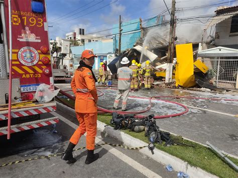 Loja De Eletr Nicos Pega Fogo E Desaba Em Aracaju