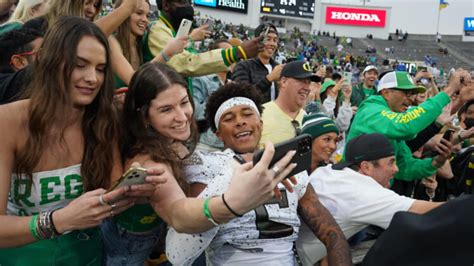 Oregon star Kayvon Thibodeaux declares for NFL Draft, to skip Alamo Bowl