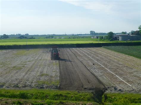 Vanuit De Trein Van Groningen Naar Leiden 20 05 2014 Flickr