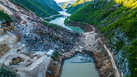 Mostar Dvije osobe ozlijeđene u odronu pogledajte jezivu snimku