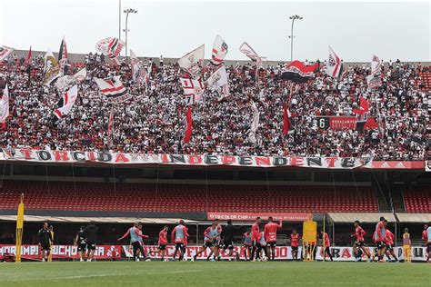 Torcida organizada do São Paulo defende permanência de Ceni veja nota