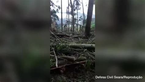 V Deo Passagem De Tornado Deixa Estragos Em Seara Sc Santa