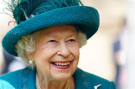 Drottning Elizabeth Ii Av England Vinner Miljoner På Hästar