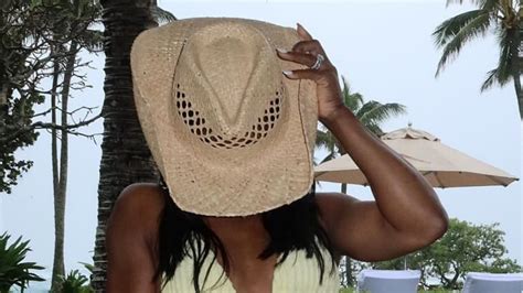 Simone Biles Stuns In Bikini Pictures From Her Hawaiian Vacation With