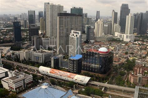 PEMBANGUNAN LRT JABODEBEK CAPAI 80 PERSEN ANTARA Foto