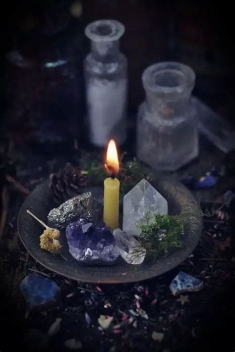 5 Last Quarter Moon Rituals to Balance and Release | Witch rituals ...