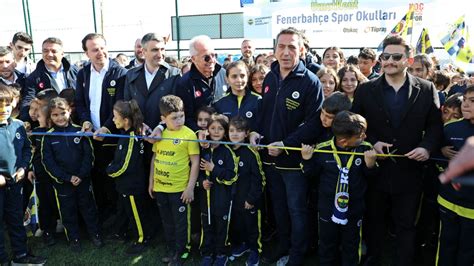 Fenerbahçe Başkanı Ali Koç Kahramanmaraş ta Depremzedeleri Ziyaret Etti