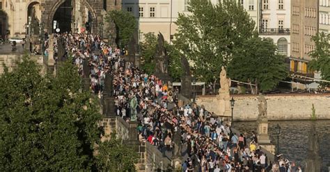 Reisewarnungen für Prag und französische Regionen in Kraft SN at