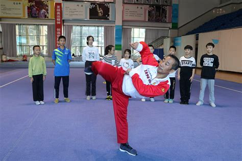 从一代“枪王”到武术冠军“教头”——专访深圳市体工大队武术教练杜新杰及队员魏红深圳新闻网