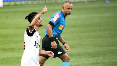 Flamengo Supera Desfalques E Bate Palmeiras De Virada