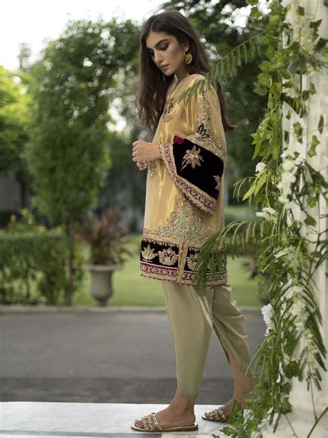 Pin On Misha Lakhani Pakistani Dresses Velvet Dress Designs