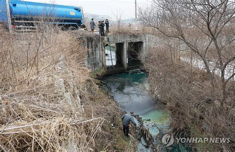 오염된 하천 연합뉴스