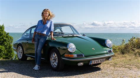 Porsche Girl Get Out And Drive Se Her