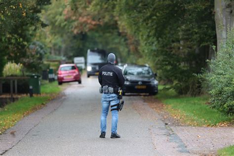 Zwaarbewapend Arrestatieteam Valt Met Pantserwagen Loods In Nijkerk Binnen