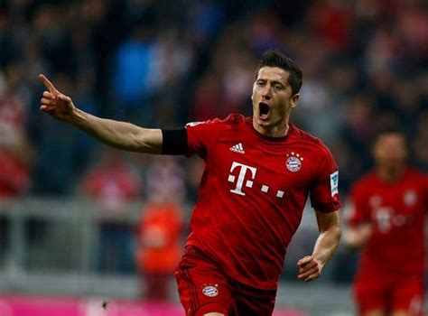 Robert Lewandowski Scores Five Goals in Nine Minutes for Bayern Munich ...