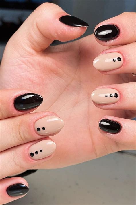 Black And Nude Nails Pin By Sylvie On Ongles Gel Manicure Designs