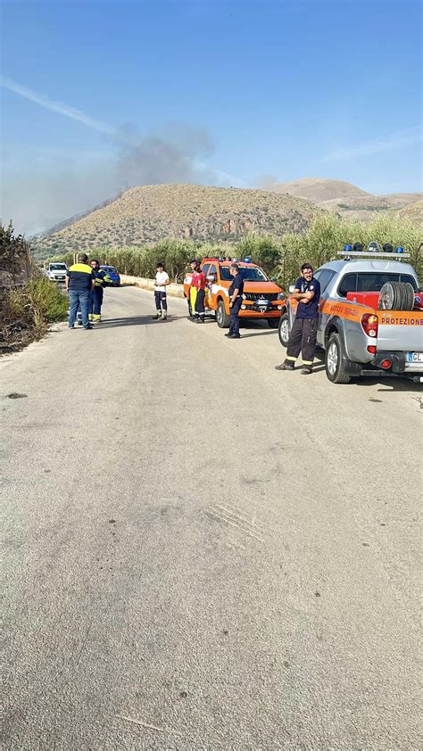 Sicilia Ancora Incendi Nel Palermitano Salvate Persone Domani